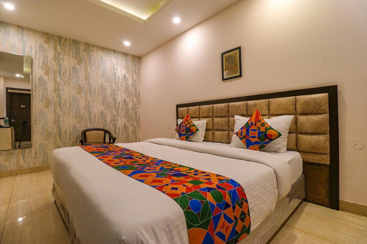 Fabhotel Nirvana Suites New Delhi Eksteriør billede