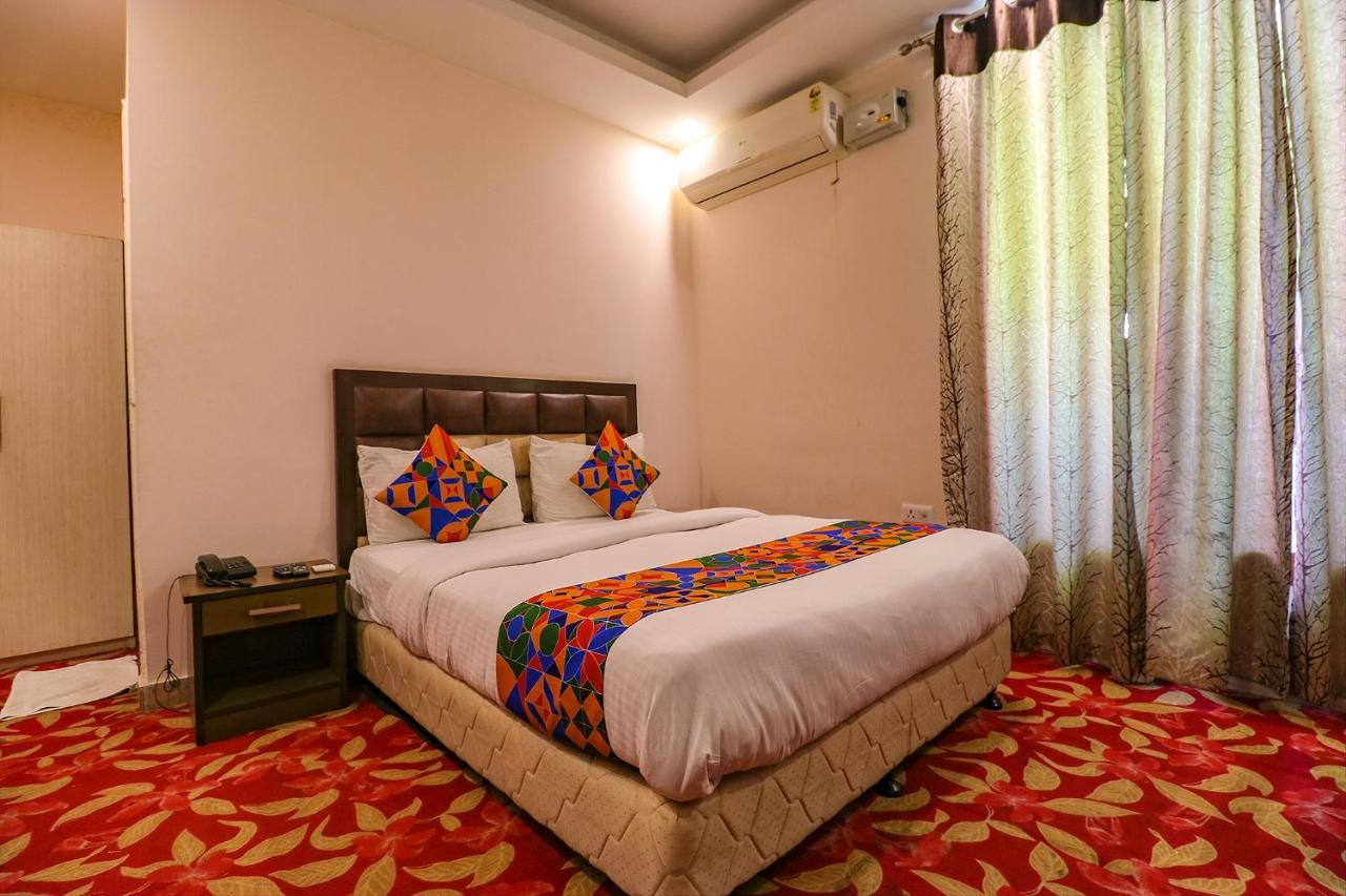 Fabhotel Nirvana Suites New Delhi Eksteriør billede
