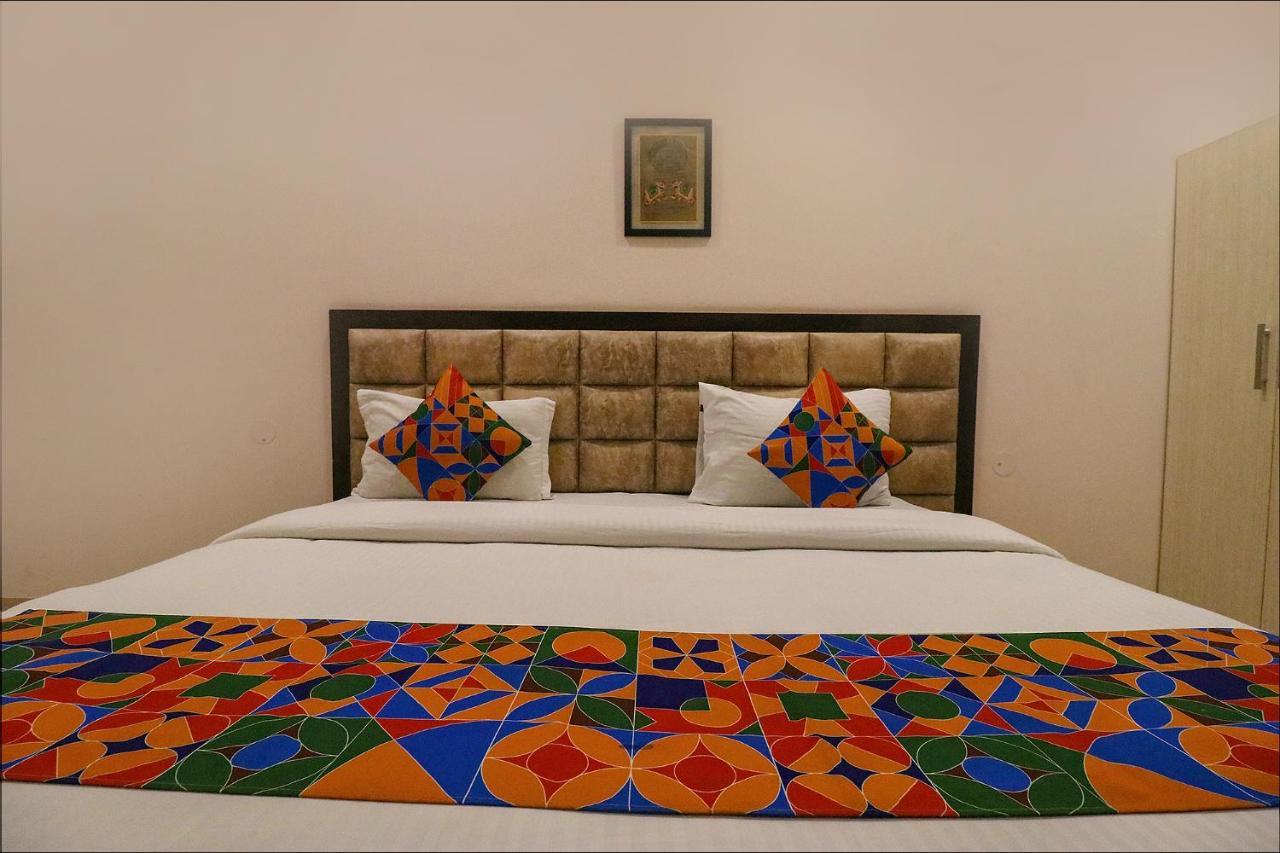 Fabhotel Nirvana Suites New Delhi Eksteriør billede