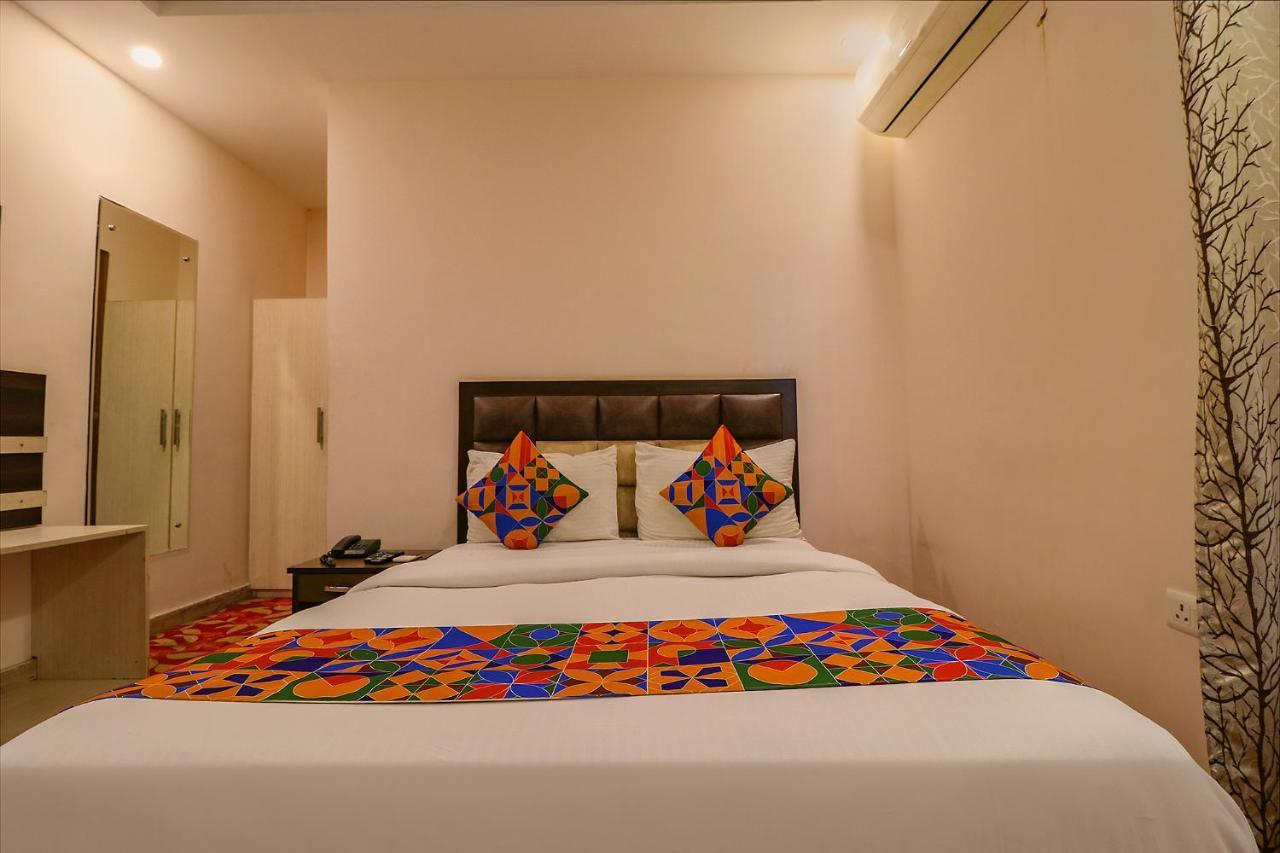 Fabhotel Nirvana Suites New Delhi Eksteriør billede