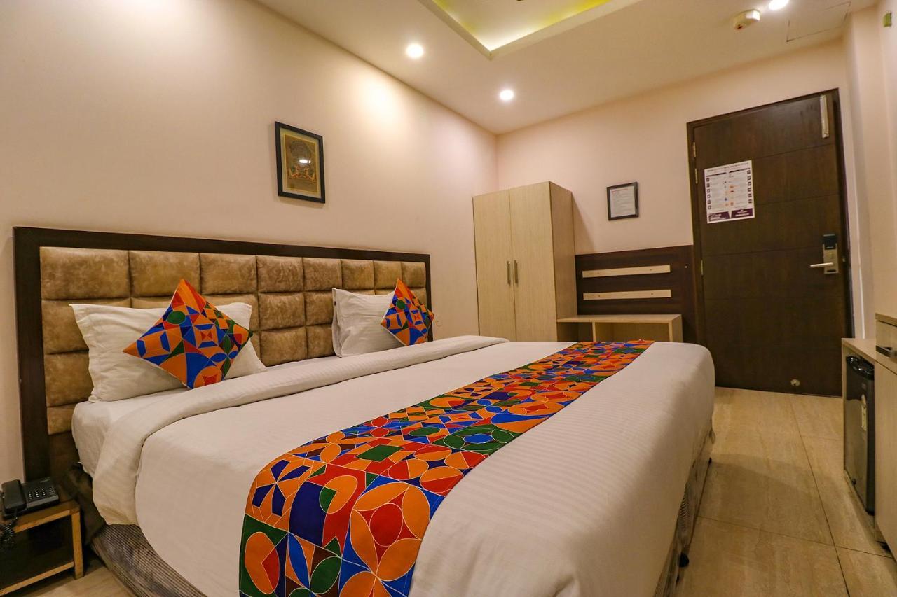 Fabhotel Nirvana Suites New Delhi Eksteriør billede
