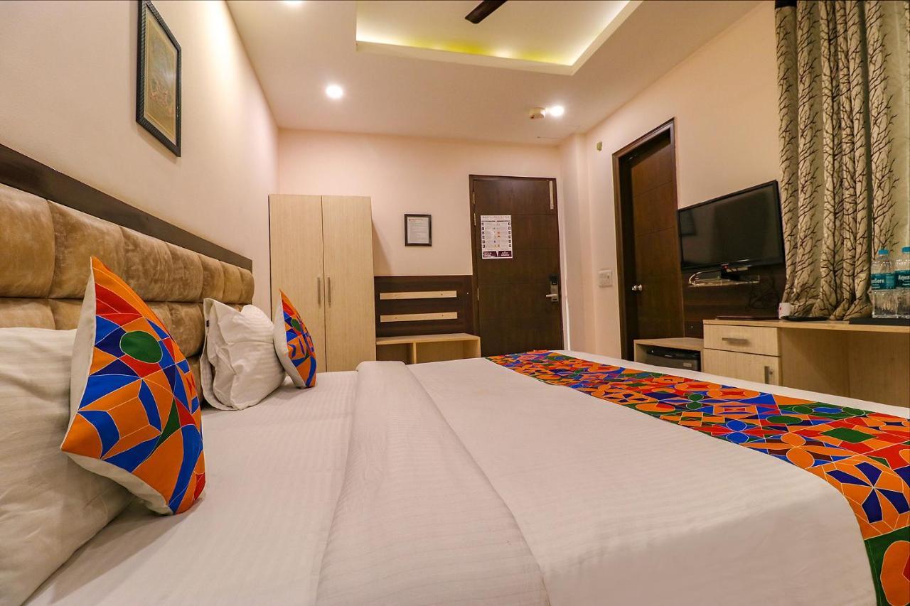 Fabhotel Nirvana Suites New Delhi Eksteriør billede