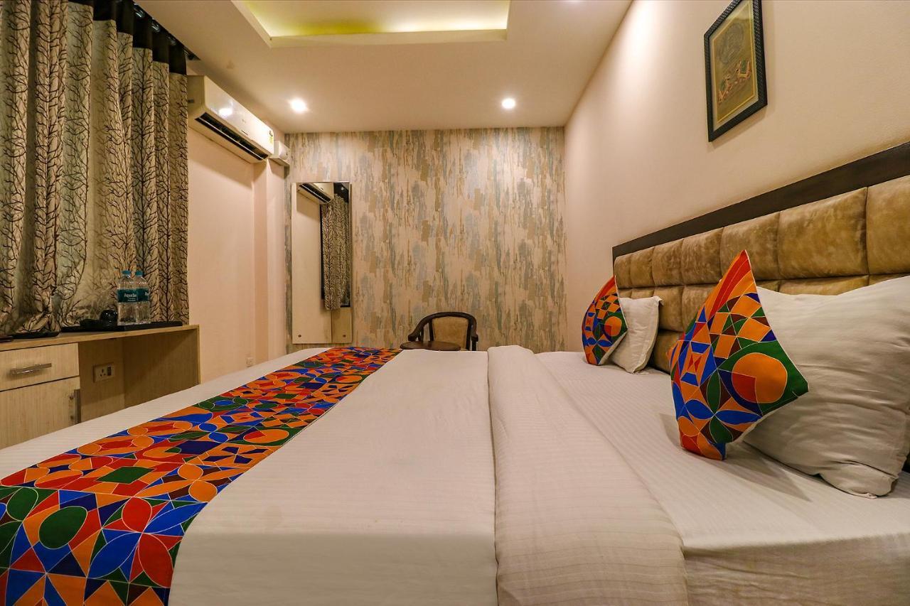 Fabhotel Nirvana Suites New Delhi Eksteriør billede