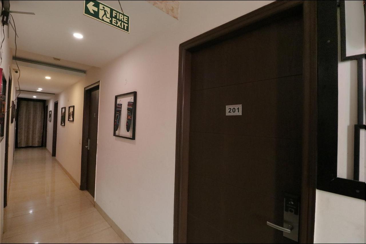 Fabhotel Nirvana Suites New Delhi Eksteriør billede