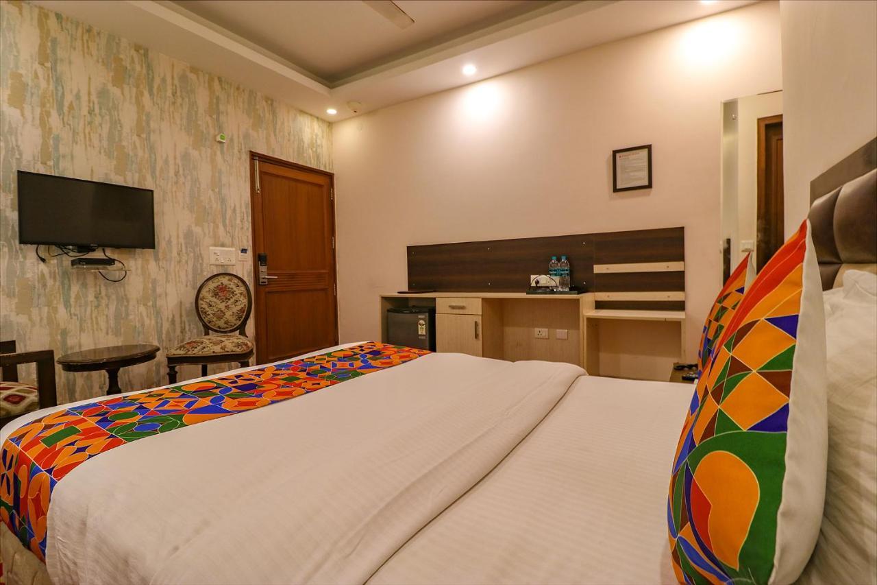 Fabhotel Nirvana Suites New Delhi Eksteriør billede