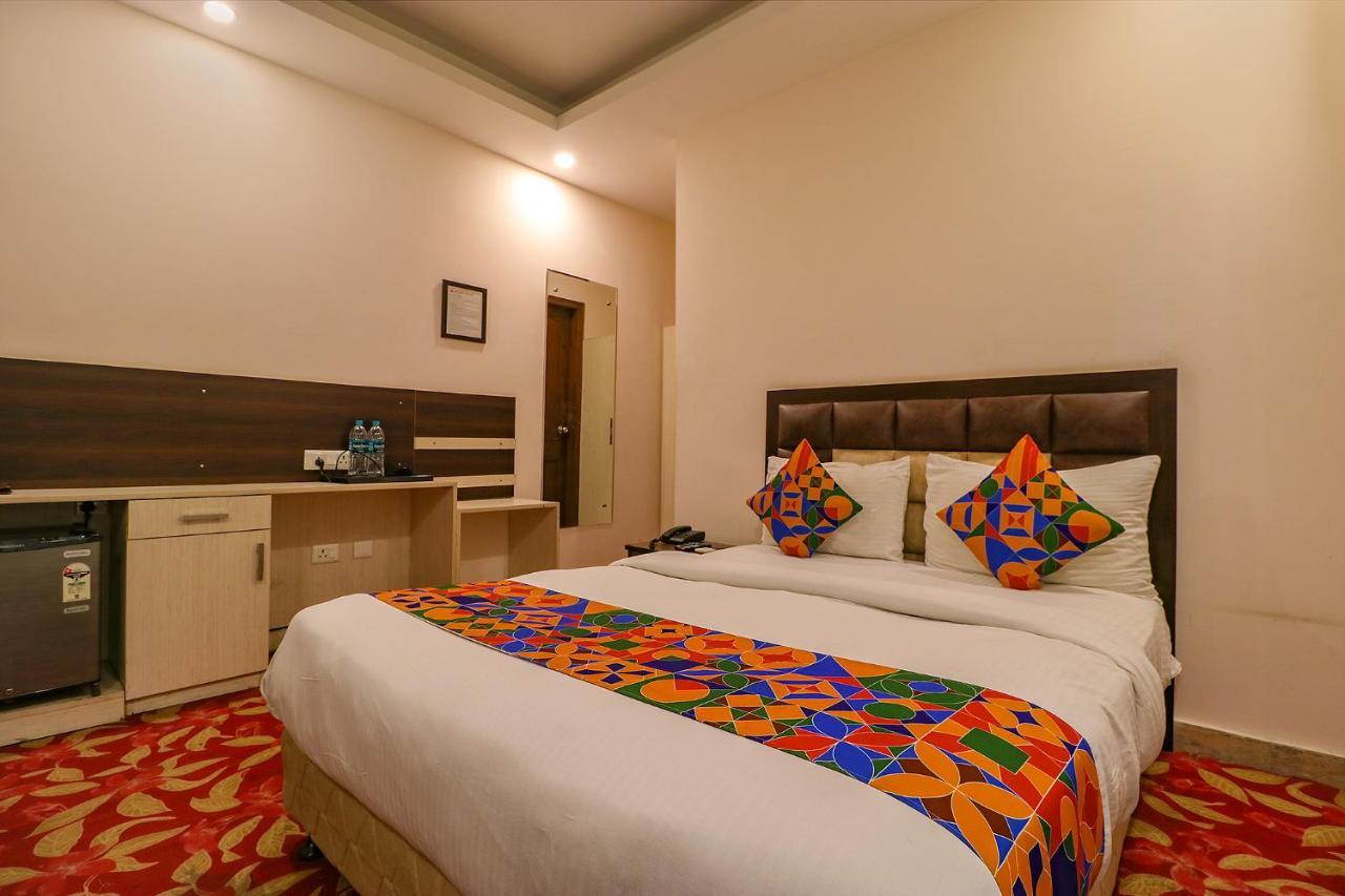 Fabhotel Nirvana Suites New Delhi Eksteriør billede